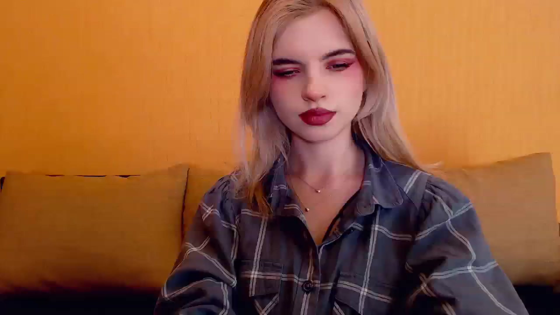 Gallery image thumbnail from Erineys's myfreecams stream on, 12/07/2023, 15:57 image 1 of 20