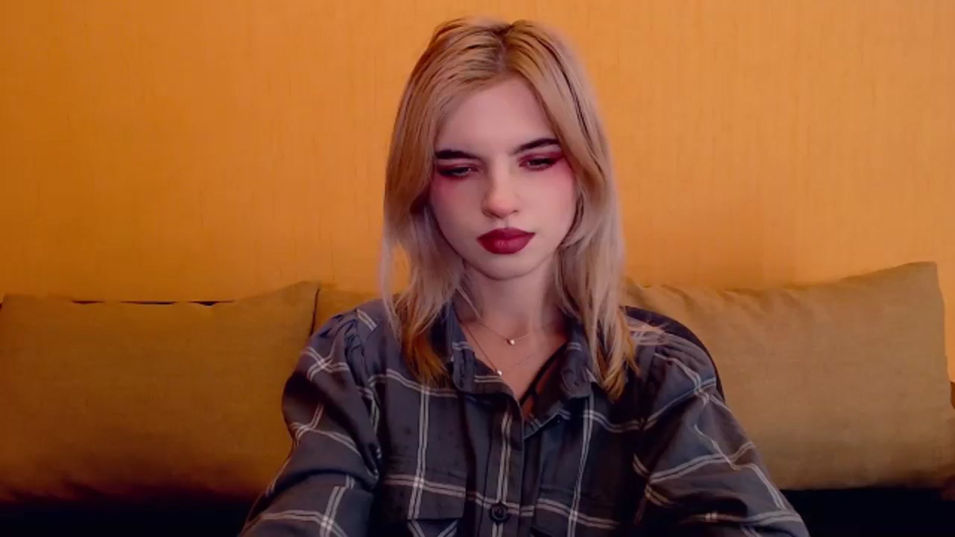 Gallery image thumbnail from Erineys's myfreecams stream on, 12/07/2023, 15:57 image 17 of 20