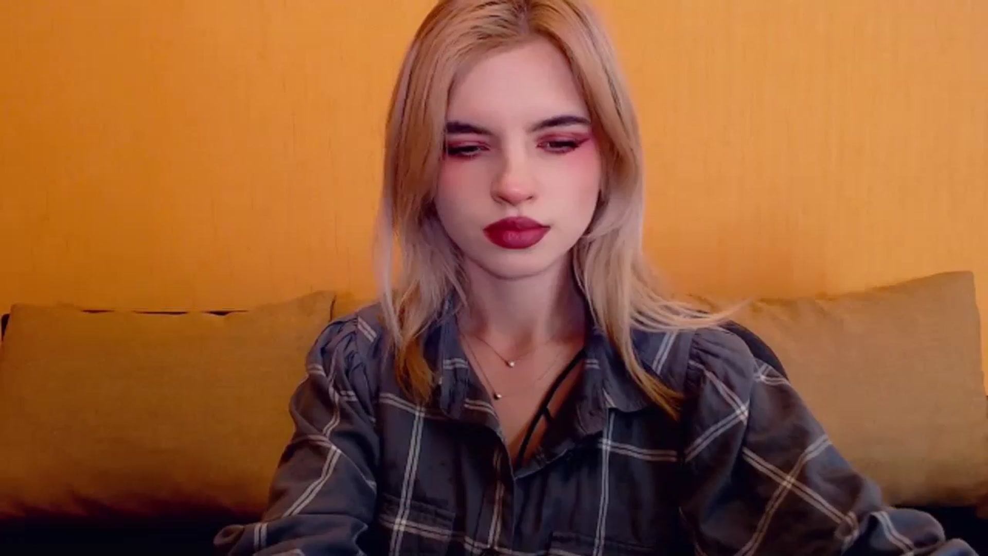 Gallery image thumbnail from Erineys's myfreecams stream on, 12/07/2023, 15:57 image 2 of 20