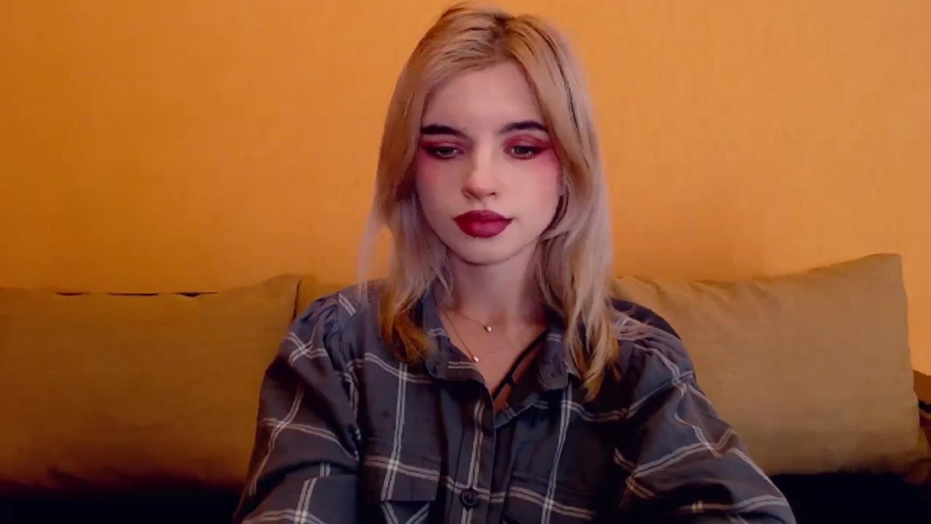 Gallery image thumbnail from Erineys's myfreecams stream on, 12/07/2023, 15:57 image 15 of 20