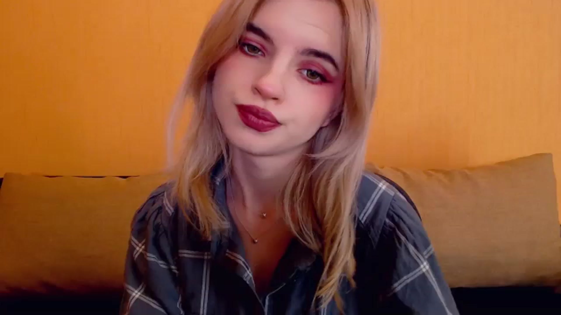 Gallery image thumbnail from Erineys's myfreecams stream on, 12/07/2023, 15:57 image 18 of 20