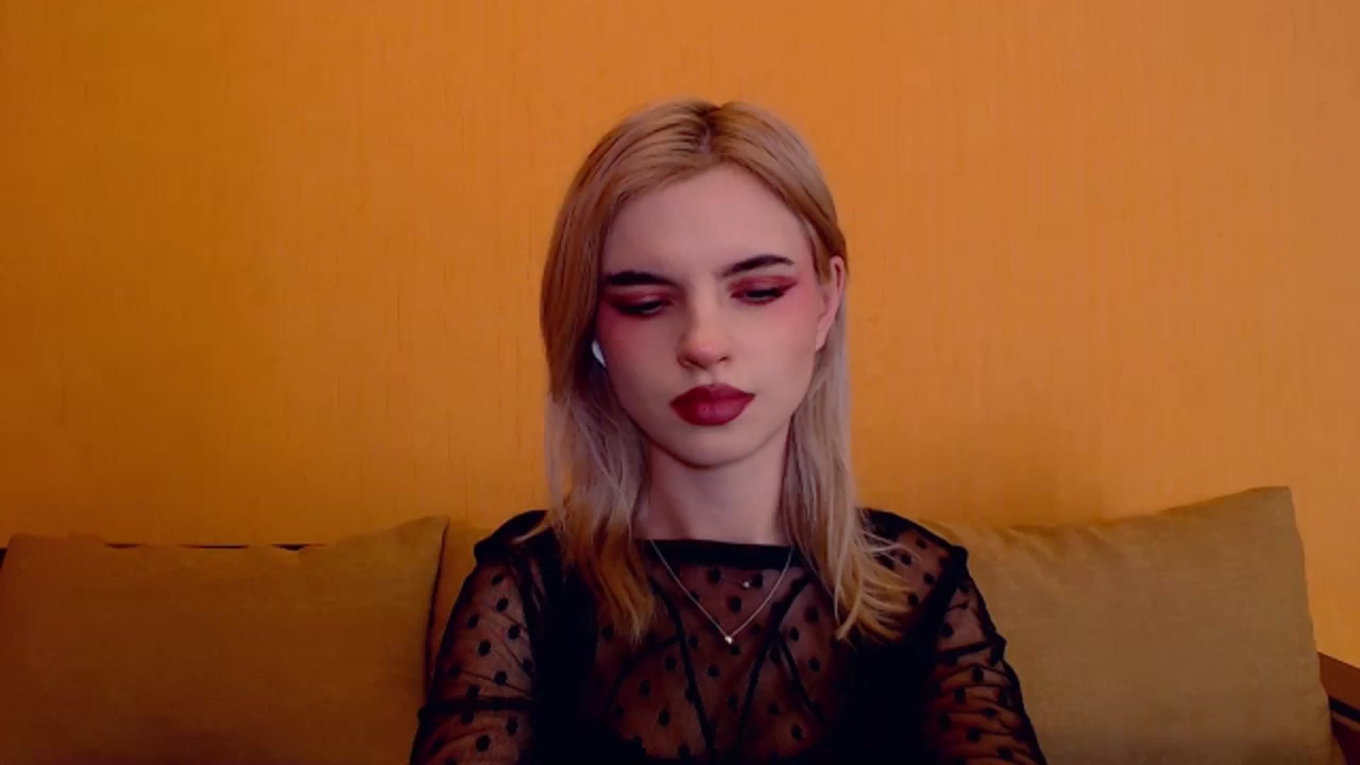 Gallery image thumbnail from Erineys's myfreecams stream on, 12/07/2023, 17:52 image 8 of 20
