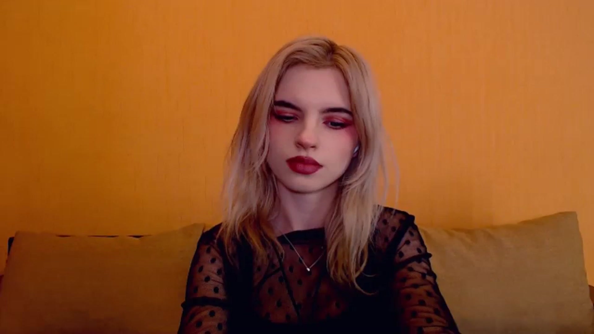 Gallery image thumbnail from Erineys's myfreecams stream on, 12/07/2023, 17:52 image 18 of 20