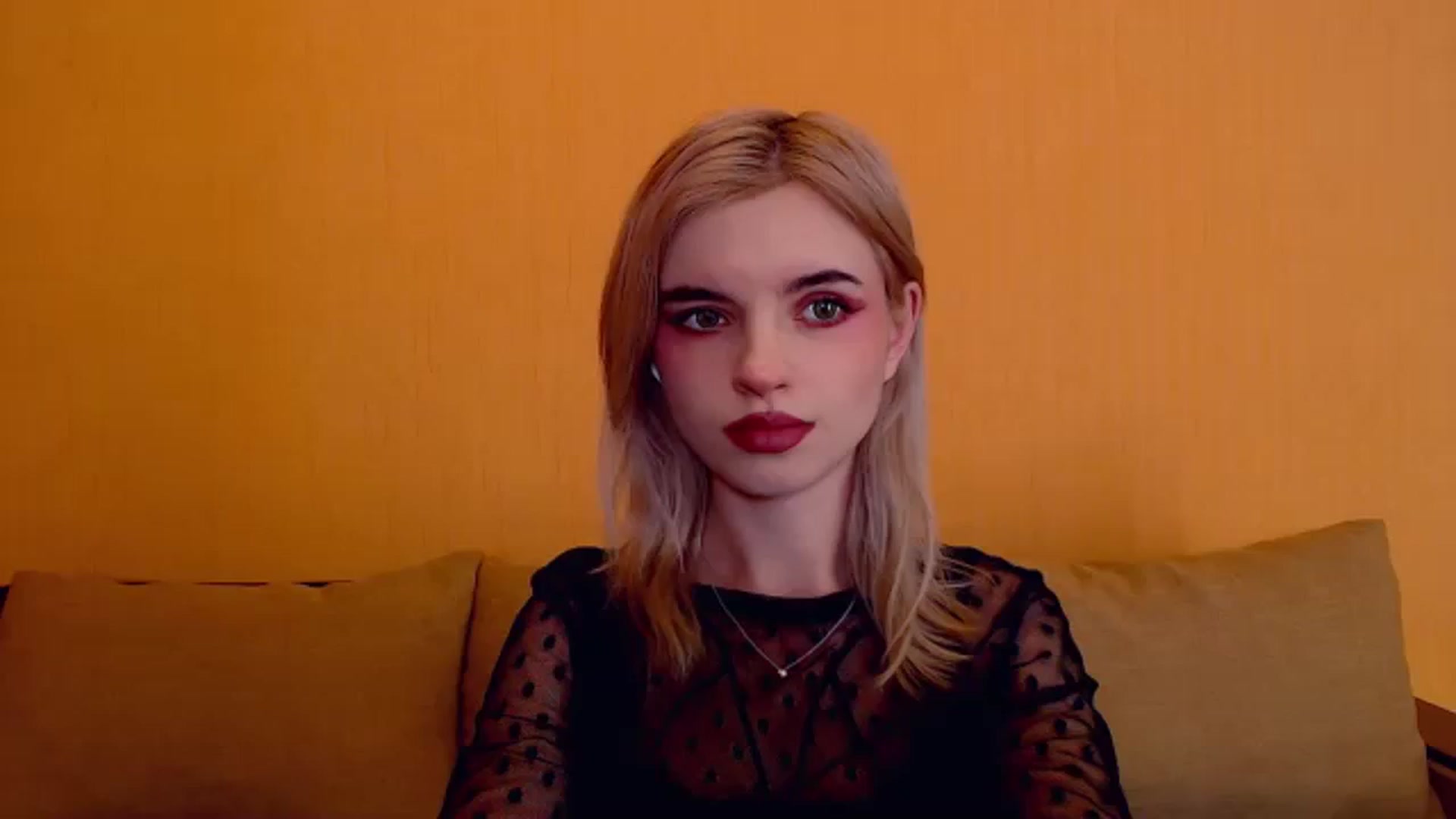 Gallery image thumbnail from Erineys's myfreecams stream on, 12/07/2023, 17:52 image 10 of 20