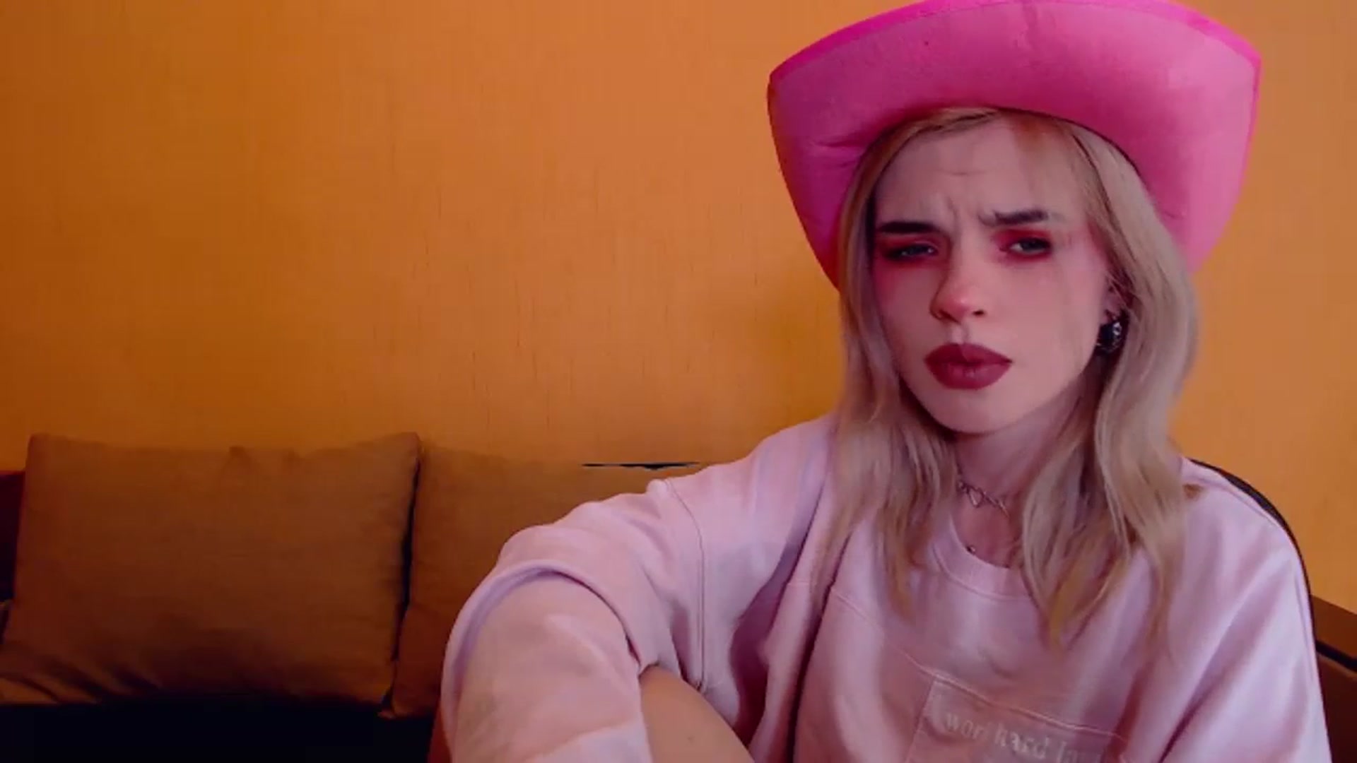 Gallery image thumbnail from Erineys's myfreecams stream on, 12/08/2023, 15:10 image 10 of 20