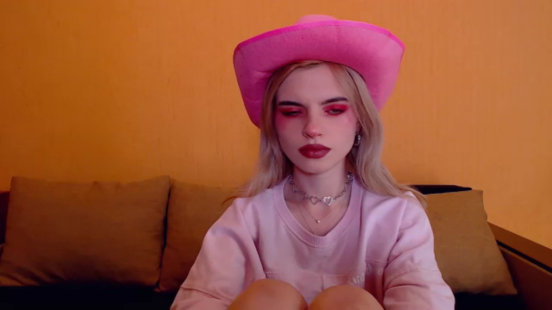 Gallery image thumbnail from Erineys's myfreecams stream on, 12/08/2023, 15:10 image 15 of 20