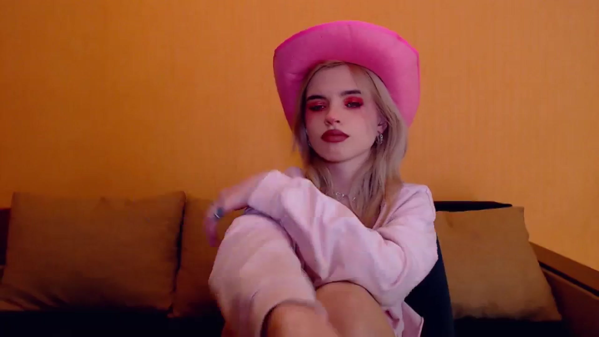 Gallery image thumbnail from Erineys's myfreecams stream on, 12/08/2023, 15:10 image 9 of 20