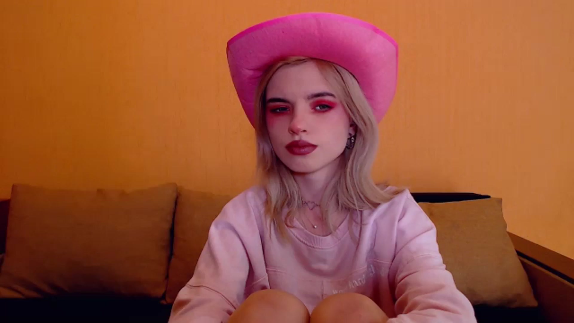 Gallery image thumbnail from Erineys's myfreecams stream on, 12/08/2023, 15:10 image 12 of 20