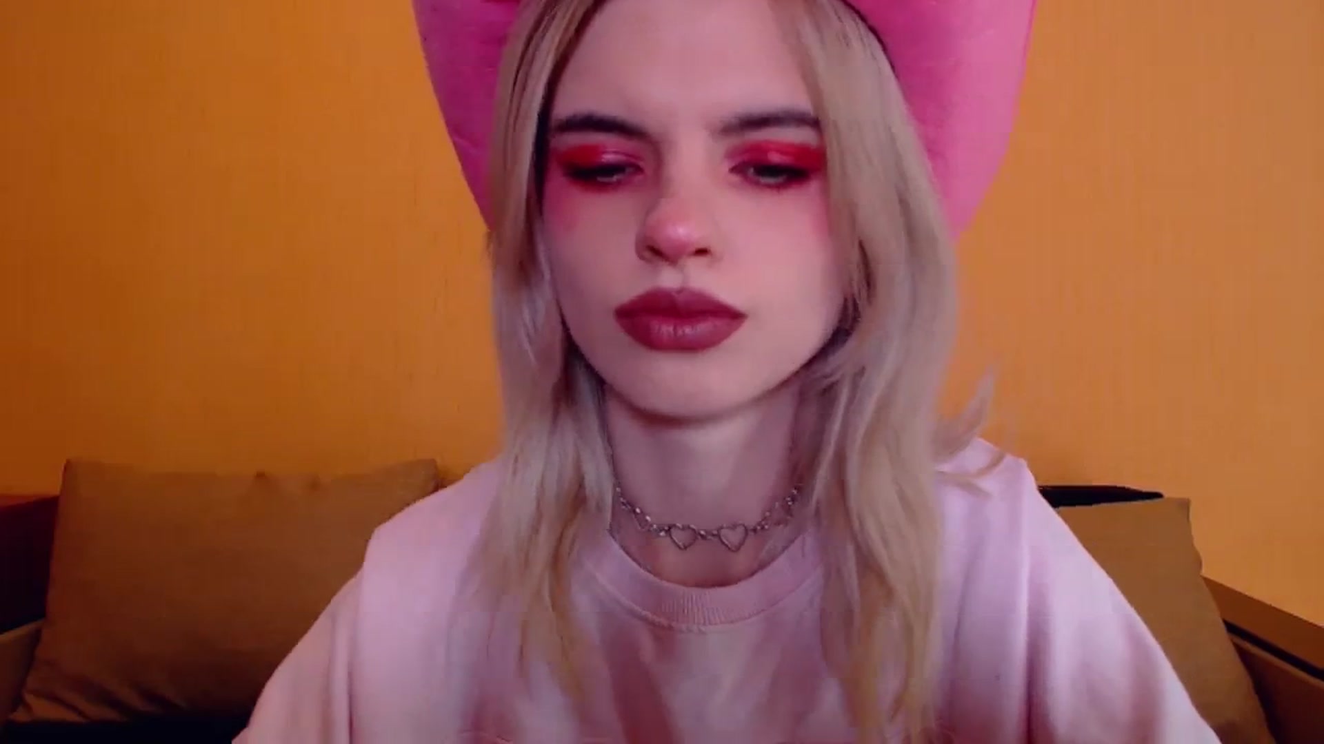 Gallery image thumbnail from Erineys's myfreecams stream on, 12/08/2023, 15:10 image 2 of 20