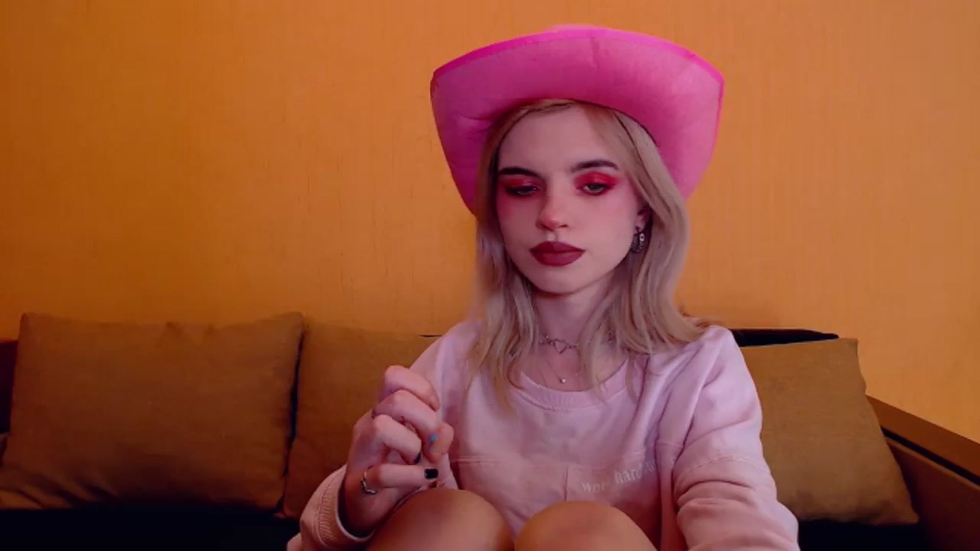 Gallery image thumbnail from Erineys's myfreecams stream on, 12/08/2023, 15:10 image 11 of 20