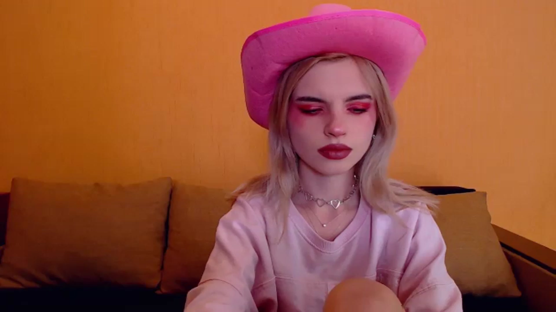 Gallery image thumbnail from Erineys's myfreecams stream on, 12/08/2023, 15:10 image 16 of 20