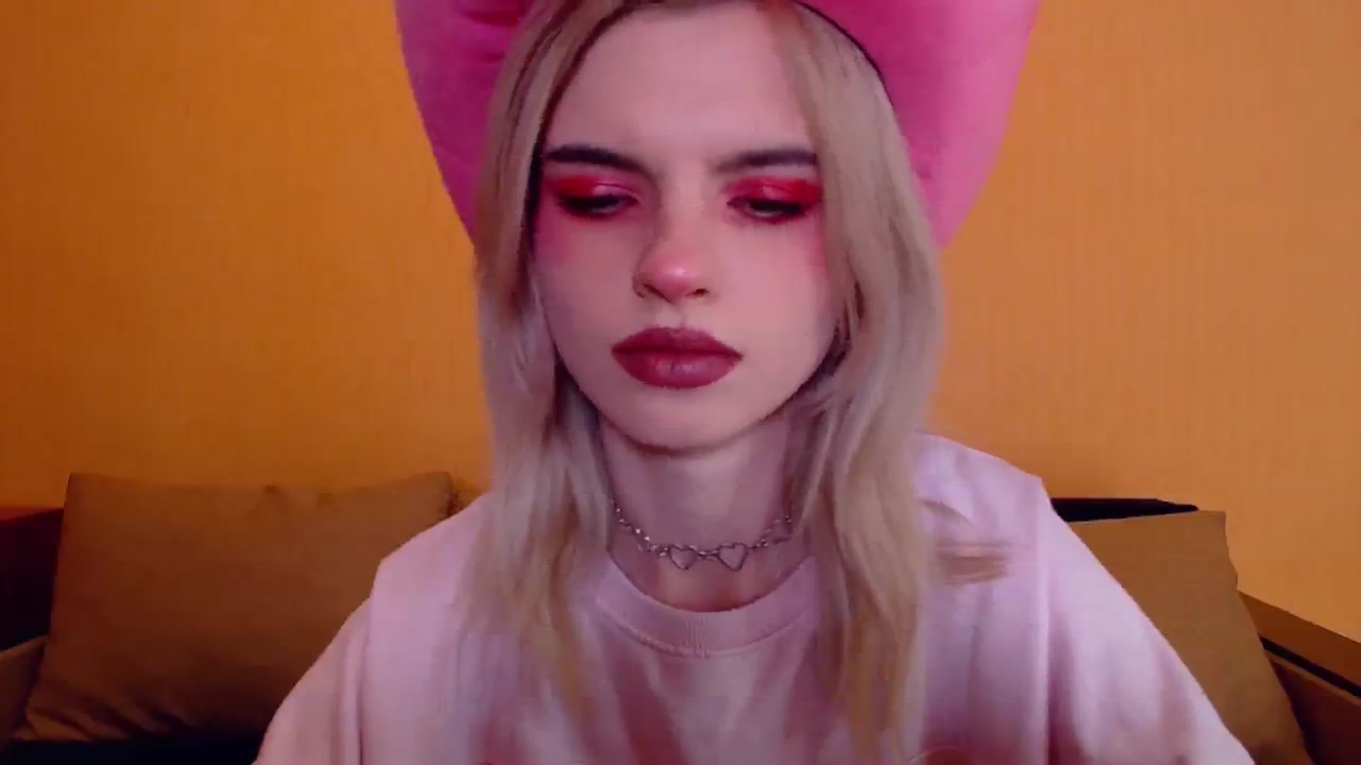 Gallery image thumbnail from Erineys's myfreecams stream on, 12/08/2023, 15:10 image 3 of 20