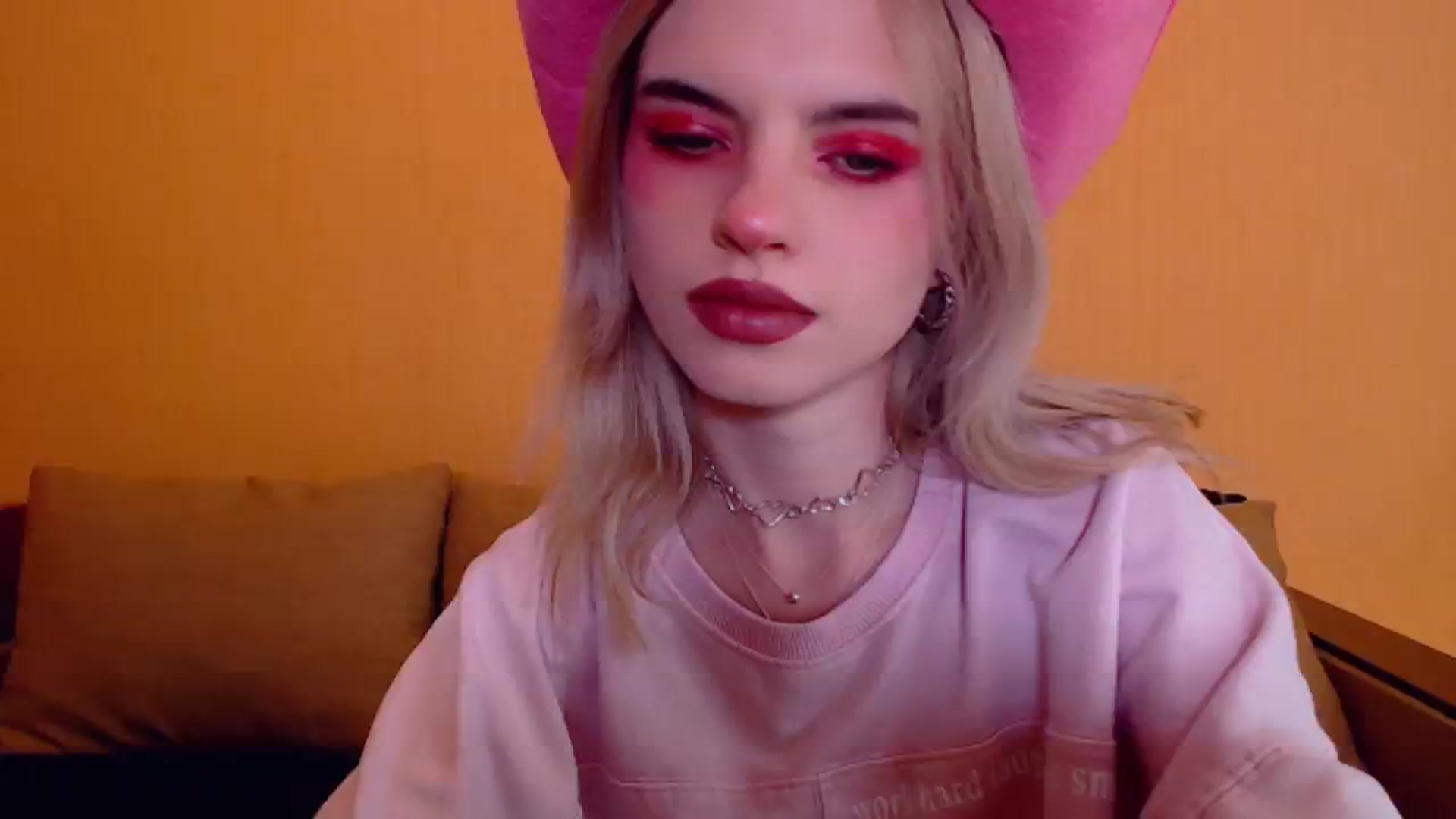 Gallery image thumbnail from Erineys's myfreecams stream on, 12/08/2023, 15:10 image 19 of 20