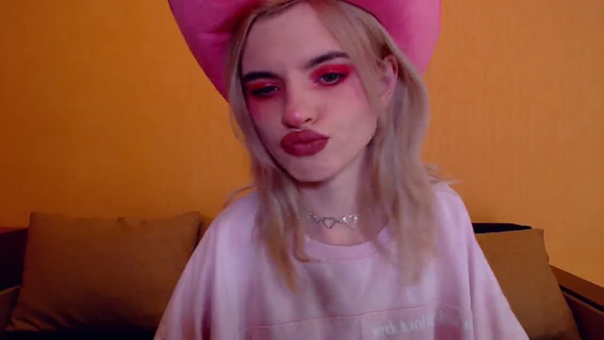 Gallery image thumbnail from Erineys's myfreecams stream on, 12/08/2023, 15:10 image 8 of 20
