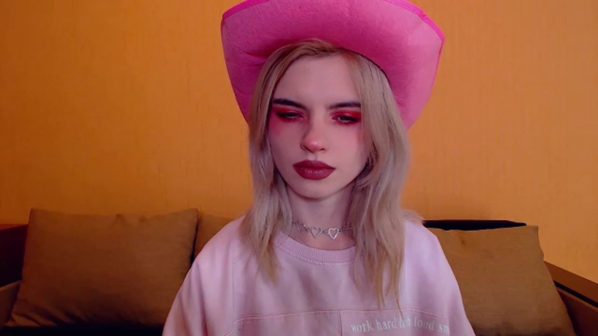 Gallery image thumbnail from Erineys's myfreecams stream on, 12/08/2023, 15:10 image 5 of 20