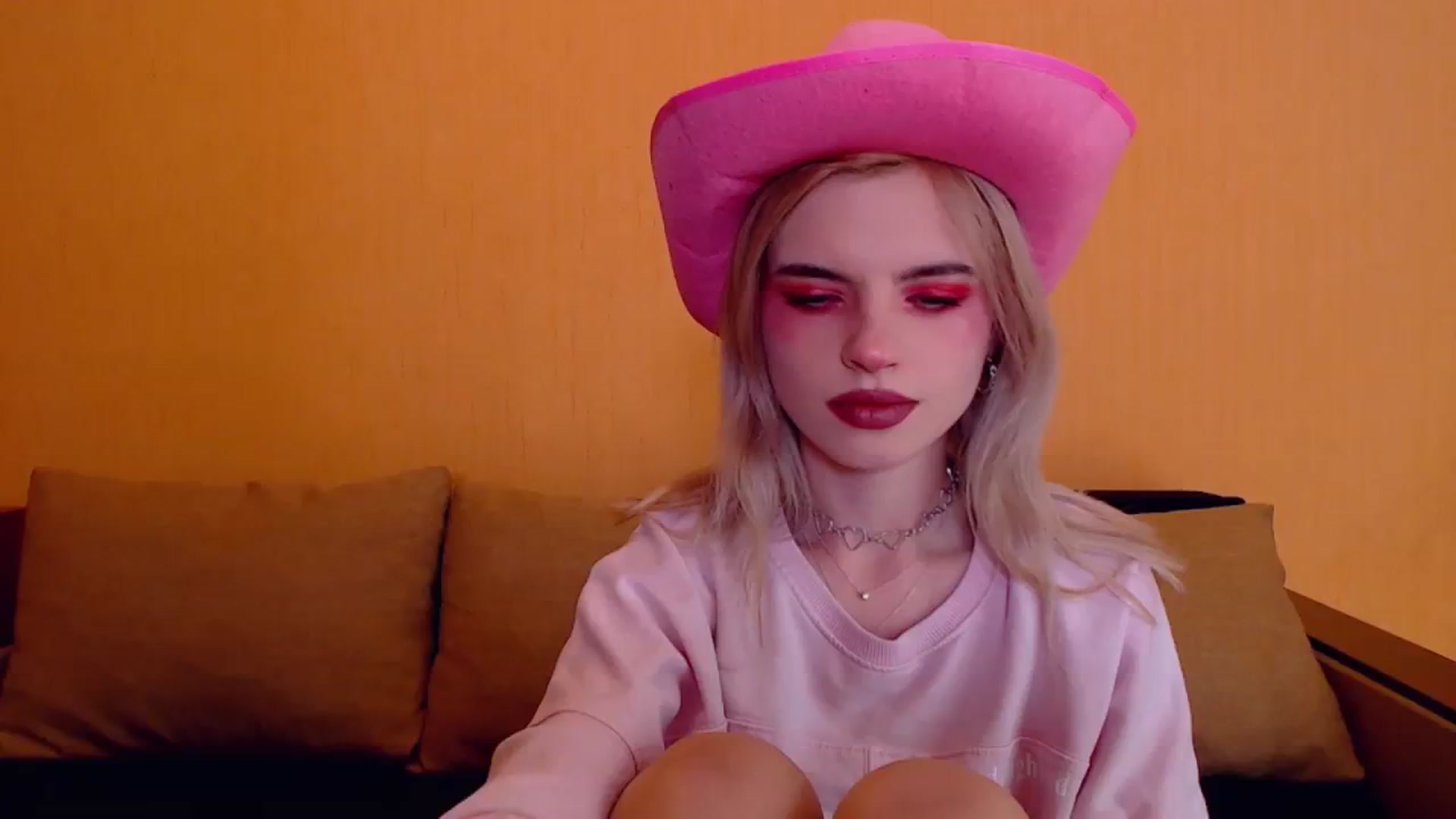 Gallery image thumbnail from Erineys's myfreecams stream on, 12/08/2023, 15:10 image 17 of 20