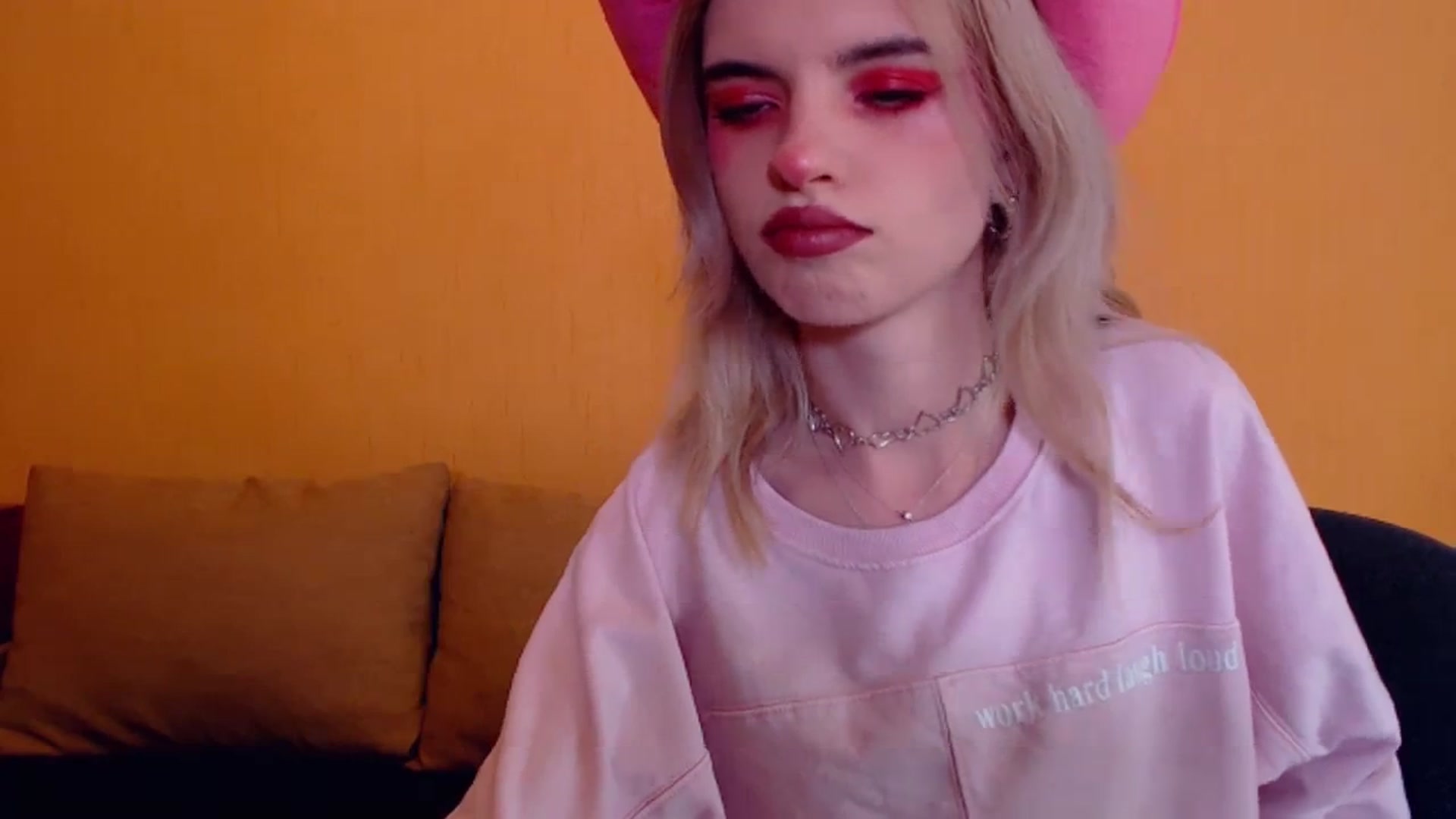 Gallery image thumbnail from Erineys's myfreecams stream on, 12/08/2023, 15:10 image 20 of 20