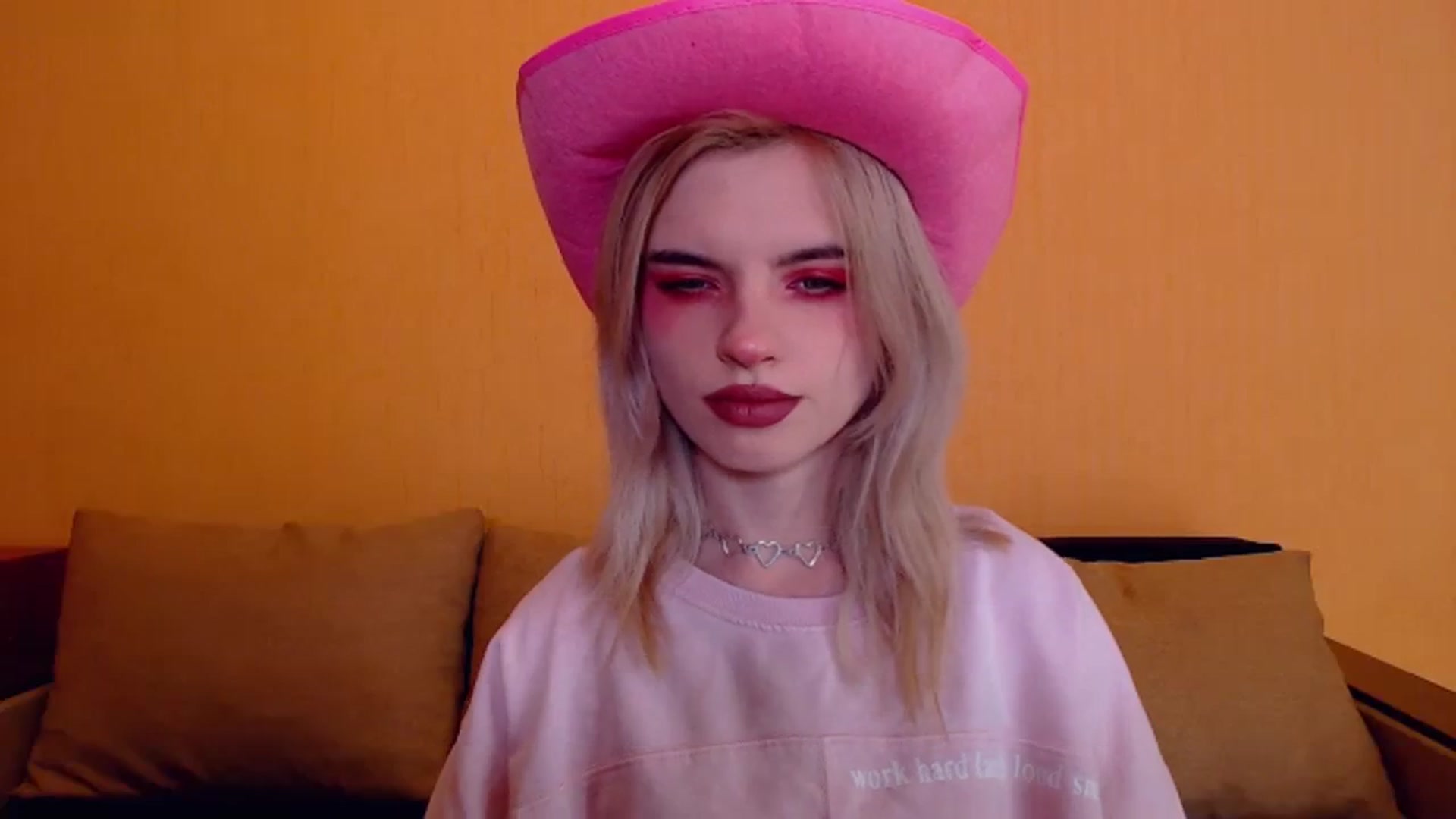 Gallery image thumbnail from Erineys's myfreecams stream on, 12/08/2023, 15:10 image 6 of 20