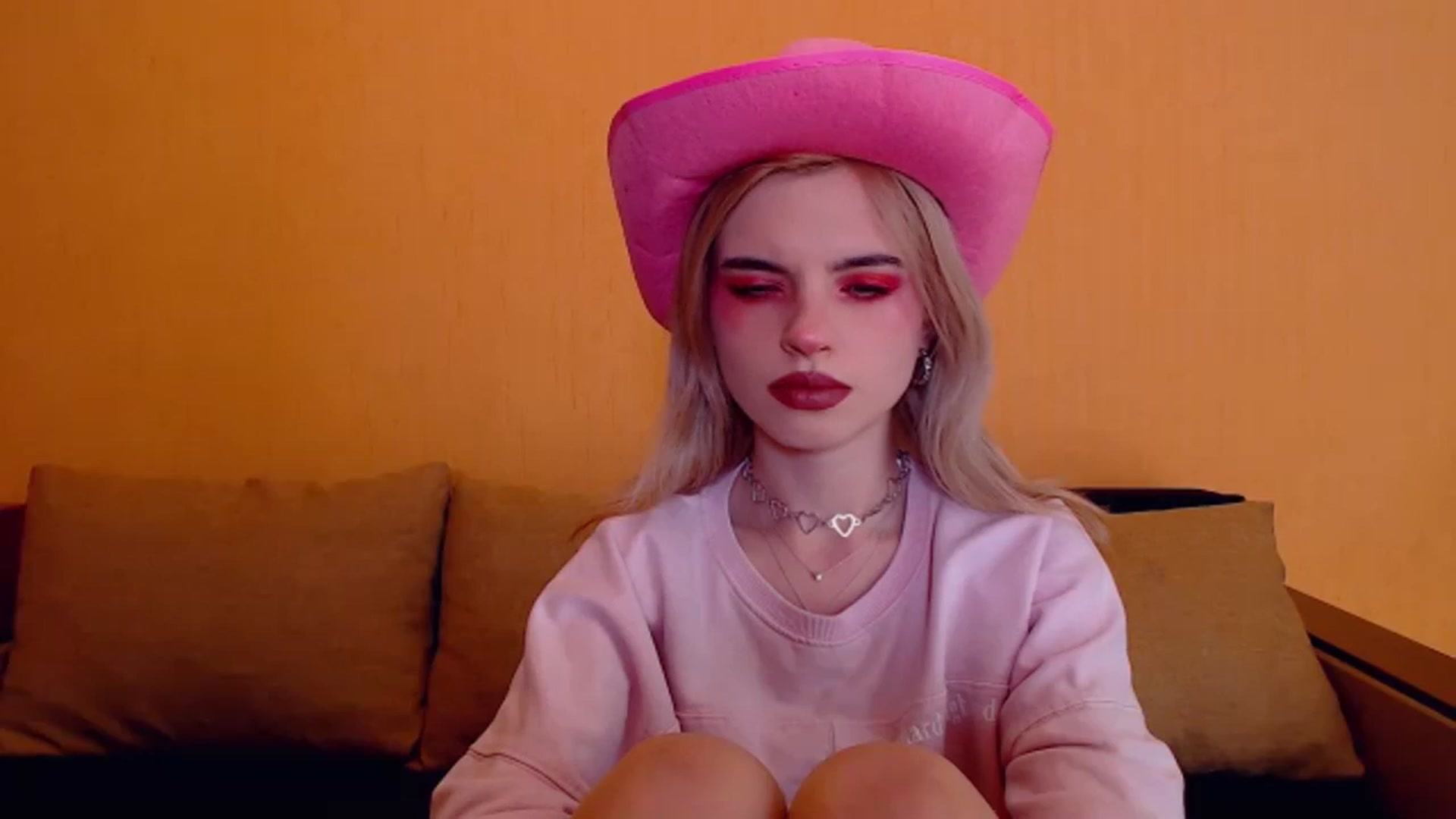 Gallery image thumbnail from Erineys's myfreecams stream on, 12/08/2023, 15:10 image 14 of 20