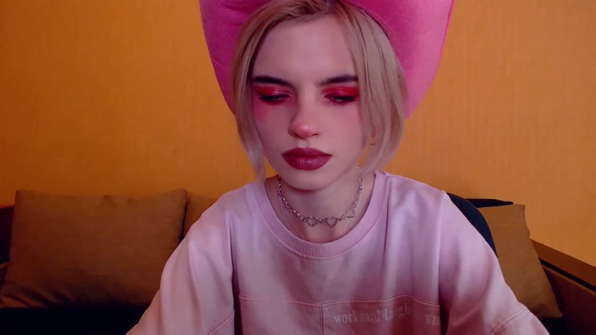 Gallery image thumbnail from Erineys's myfreecams stream on, 12/08/2023, 15:50 image 7 of 20
