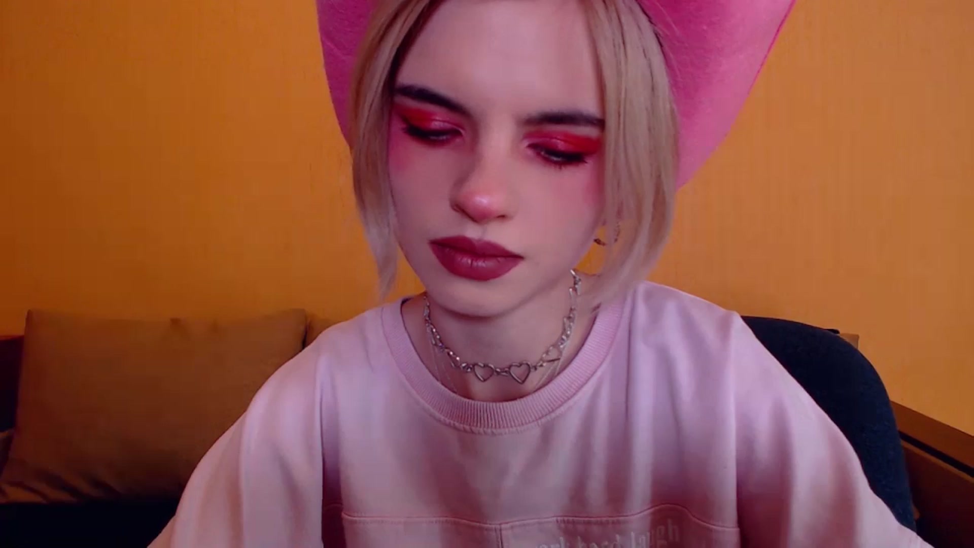Gallery image thumbnail from Erineys's myfreecams stream on, 12/08/2023, 15:50 image 9 of 20