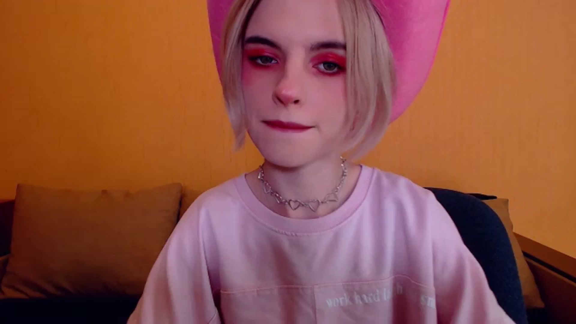 Gallery image thumbnail from Erineys's myfreecams stream on, 12/08/2023, 15:50 image 13 of 20