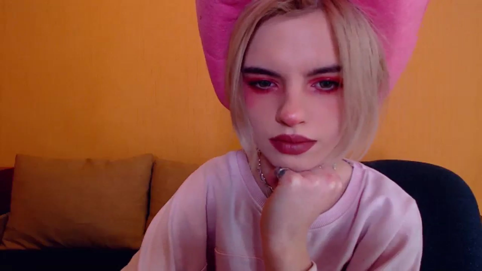 Gallery image thumbnail from Erineys's myfreecams stream on, 12/08/2023, 15:50 image 19 of 20