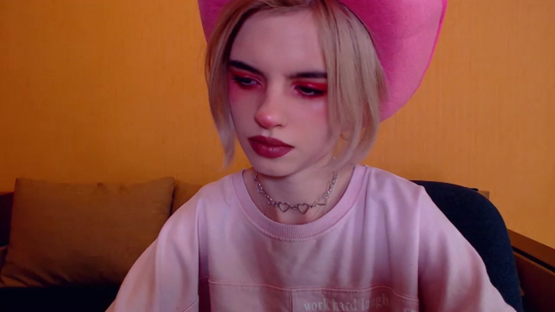 Gallery image thumbnail from Erineys's myfreecams stream on, 12/08/2023, 15:50 image 10 of 20