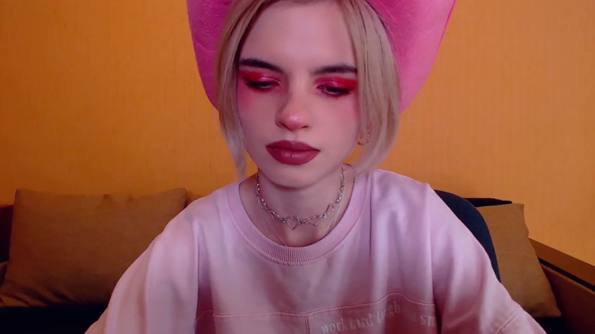 Gallery image thumbnail from Erineys's myfreecams stream on, 12/08/2023, 15:50 image 5 of 20