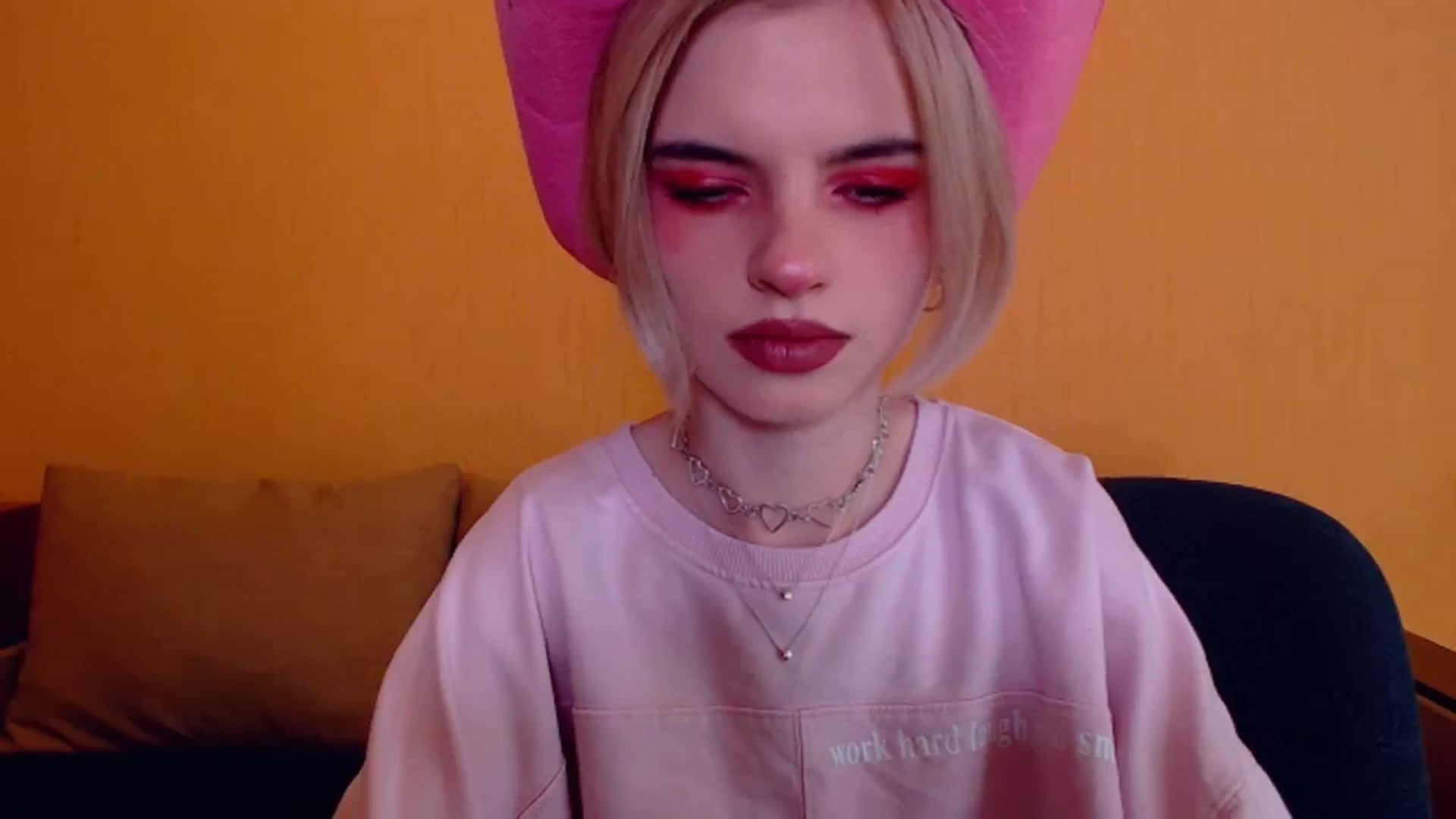 Gallery image thumbnail from Erineys's myfreecams stream on, 12/08/2023, 15:50 image 17 of 20