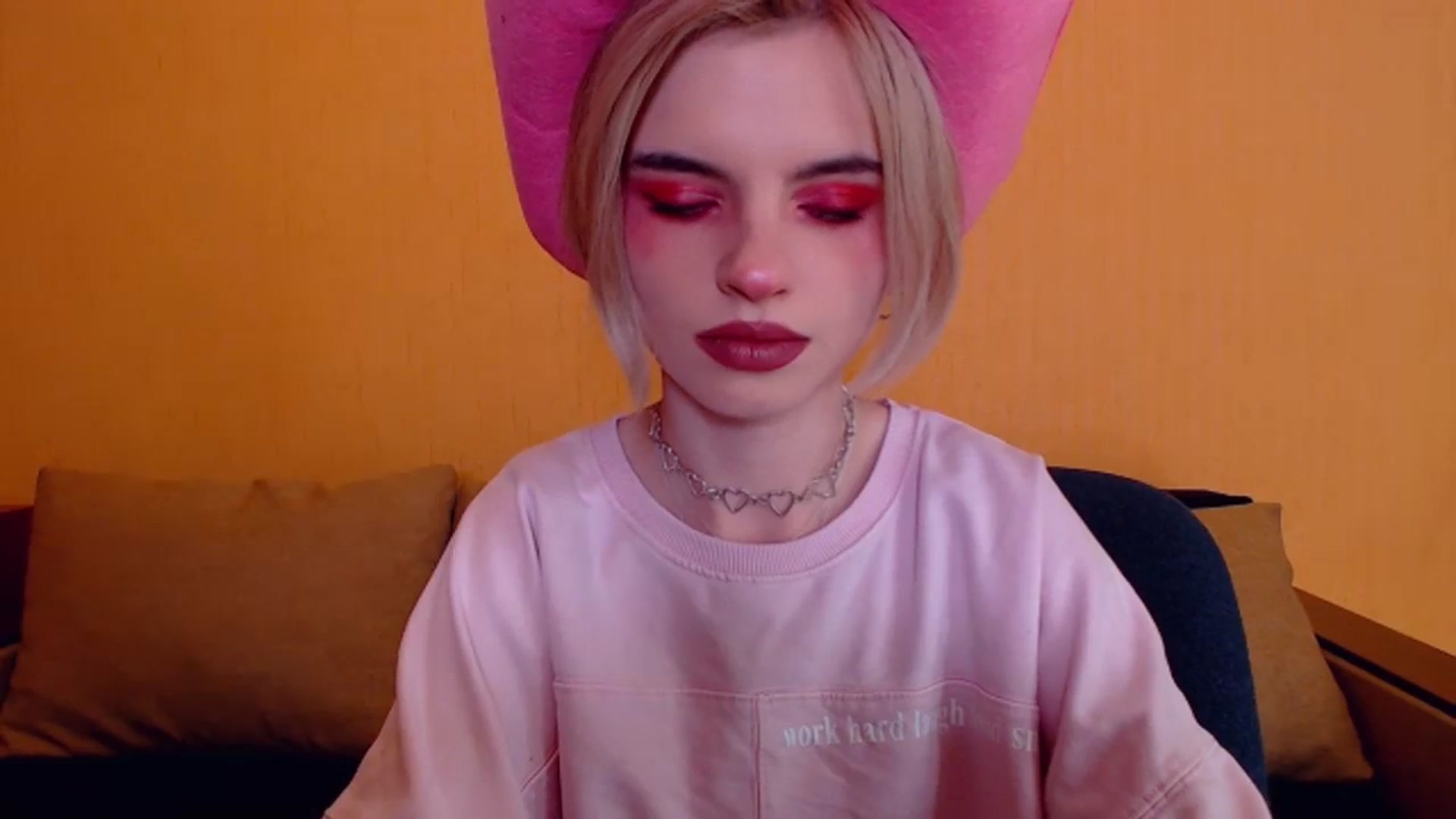 Gallery image thumbnail from Erineys's myfreecams stream on, 12/08/2023, 15:50 image 4 of 20