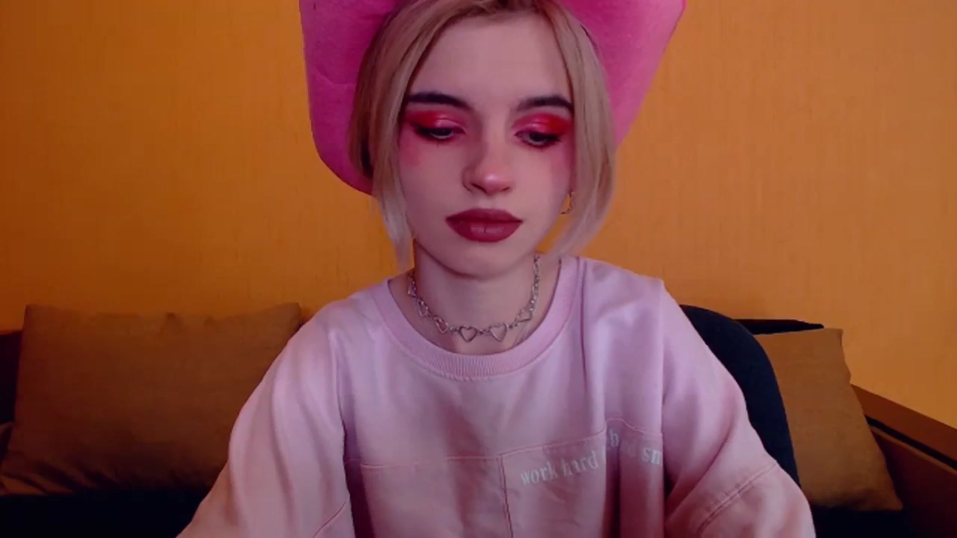Gallery image thumbnail from Erineys's myfreecams stream on, 12/08/2023, 15:50 image 3 of 20