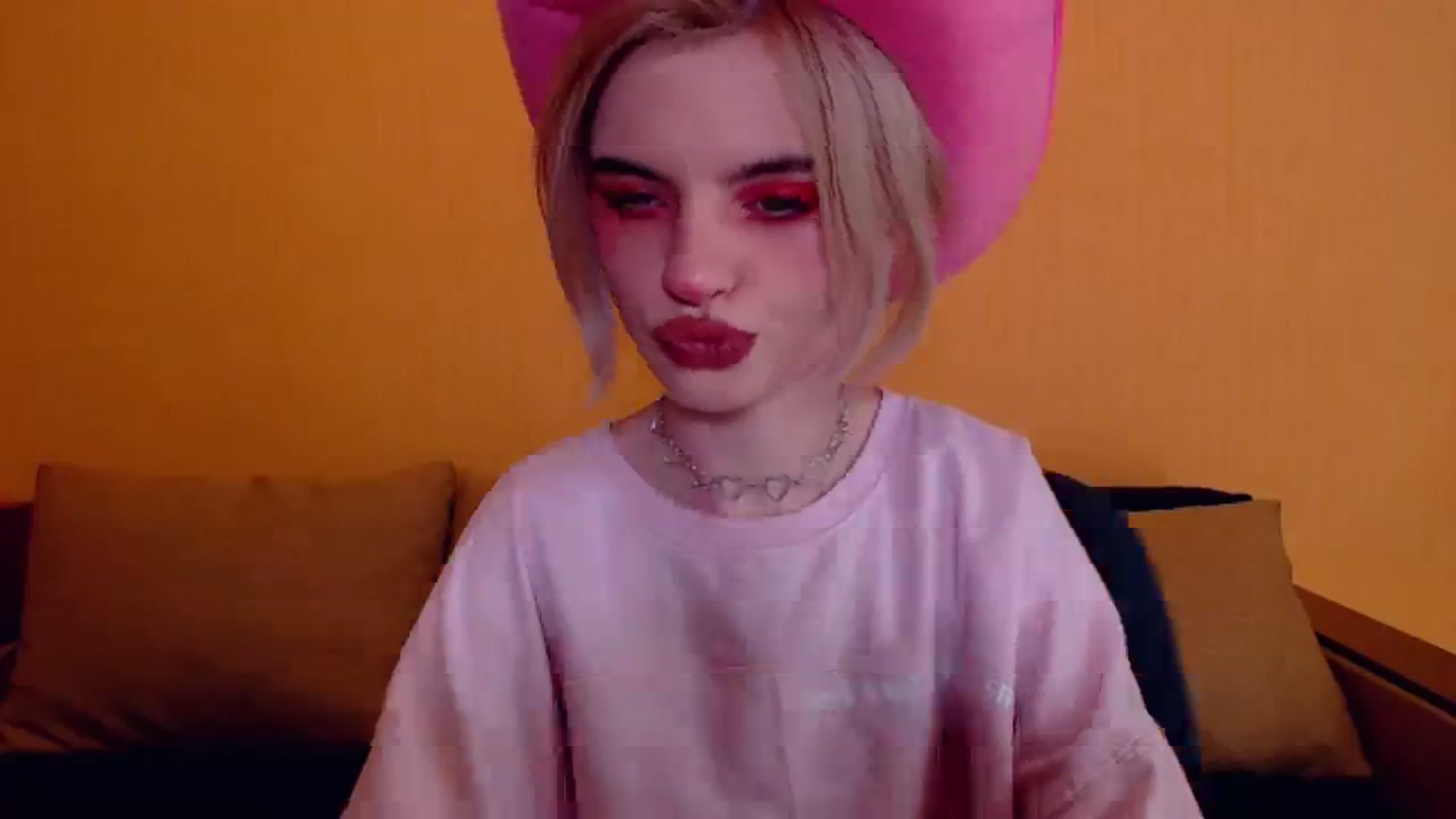 Gallery image thumbnail from Erineys's myfreecams stream on, 12/08/2023, 15:50 image 2 of 20