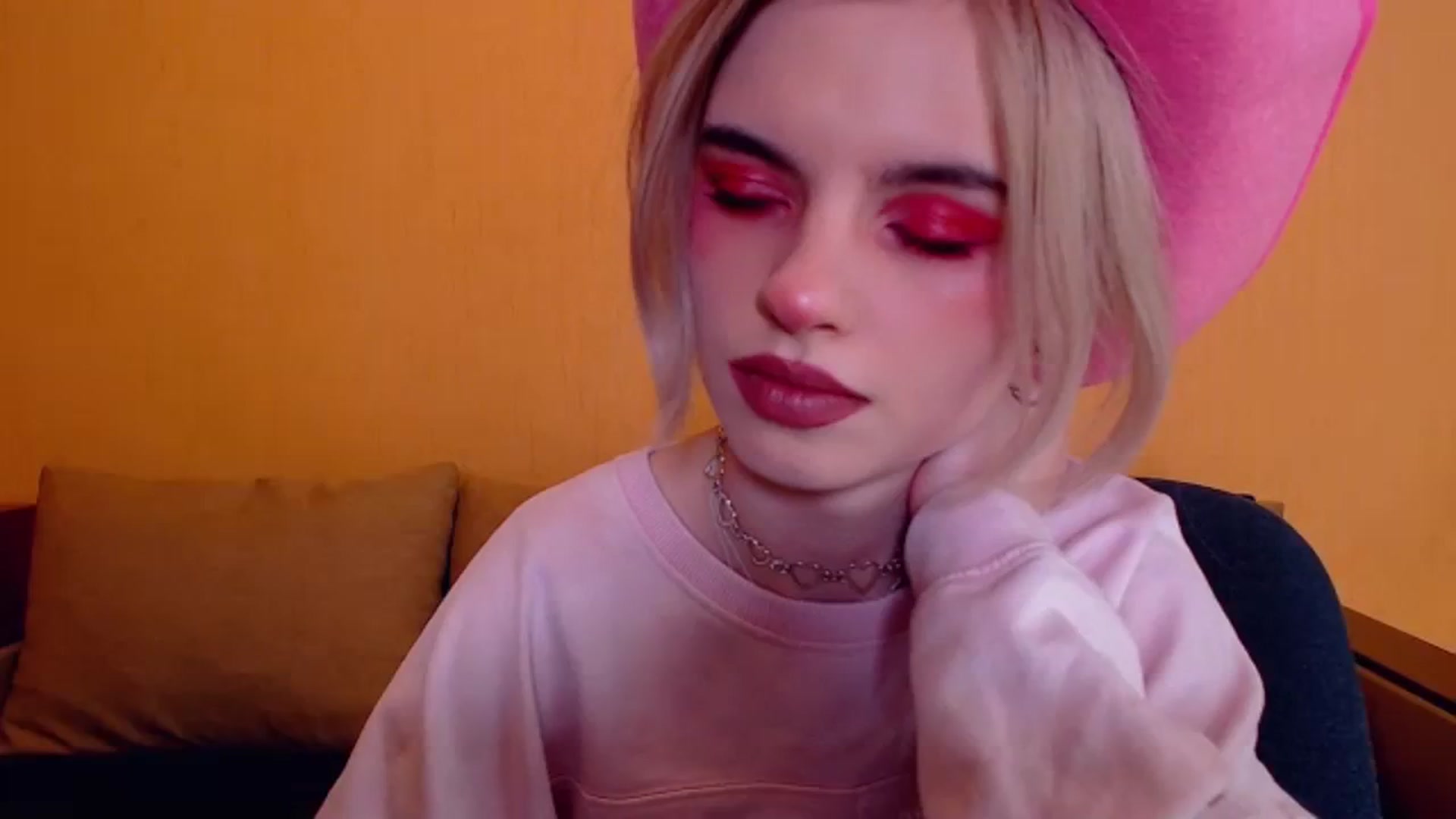 Gallery image thumbnail from Erineys's myfreecams stream on, 12/08/2023, 15:50 image 14 of 20