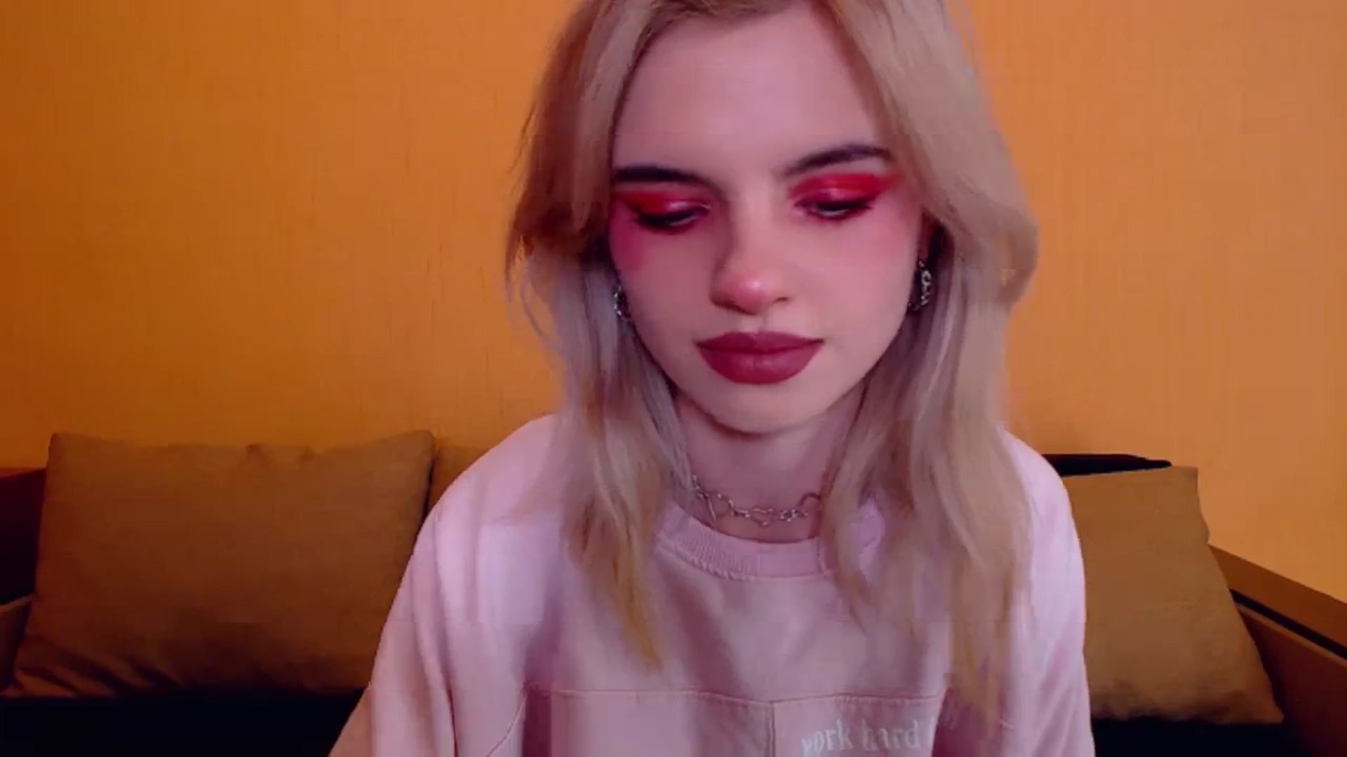 Gallery image thumbnail from Erineys's myfreecams stream on, 12/08/2023, 17:24 image 10 of 20
