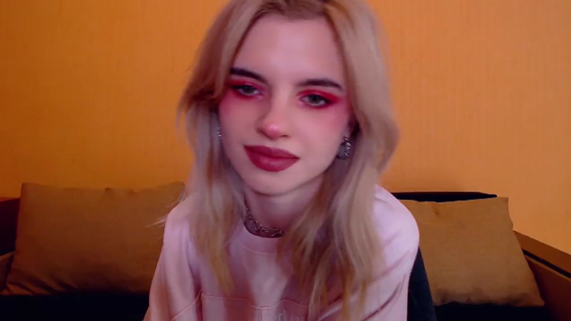 Gallery image thumbnail from Erineys's myfreecams stream on, 12/08/2023, 17:24 image 13 of 20