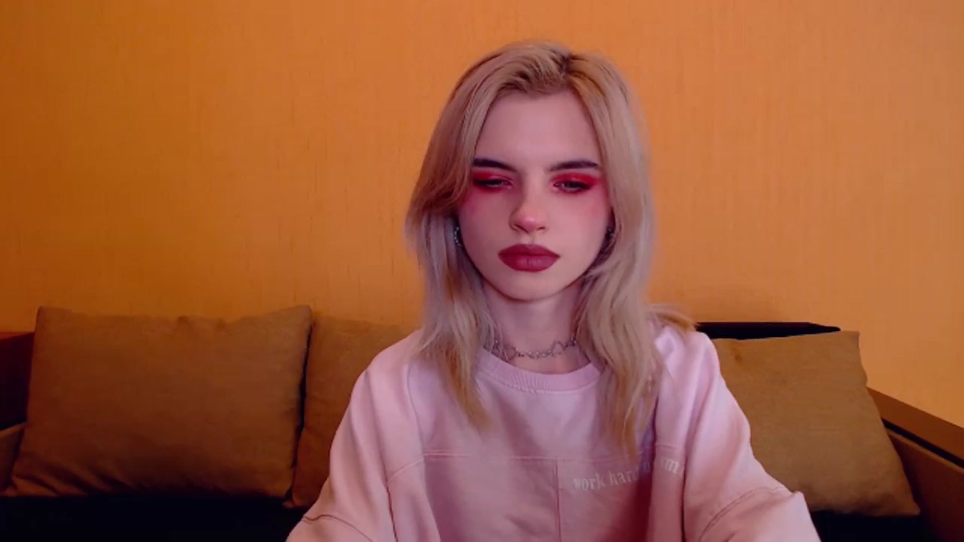 Gallery image thumbnail from Erineys's myfreecams stream on, 12/08/2023, 17:24 image 19 of 20