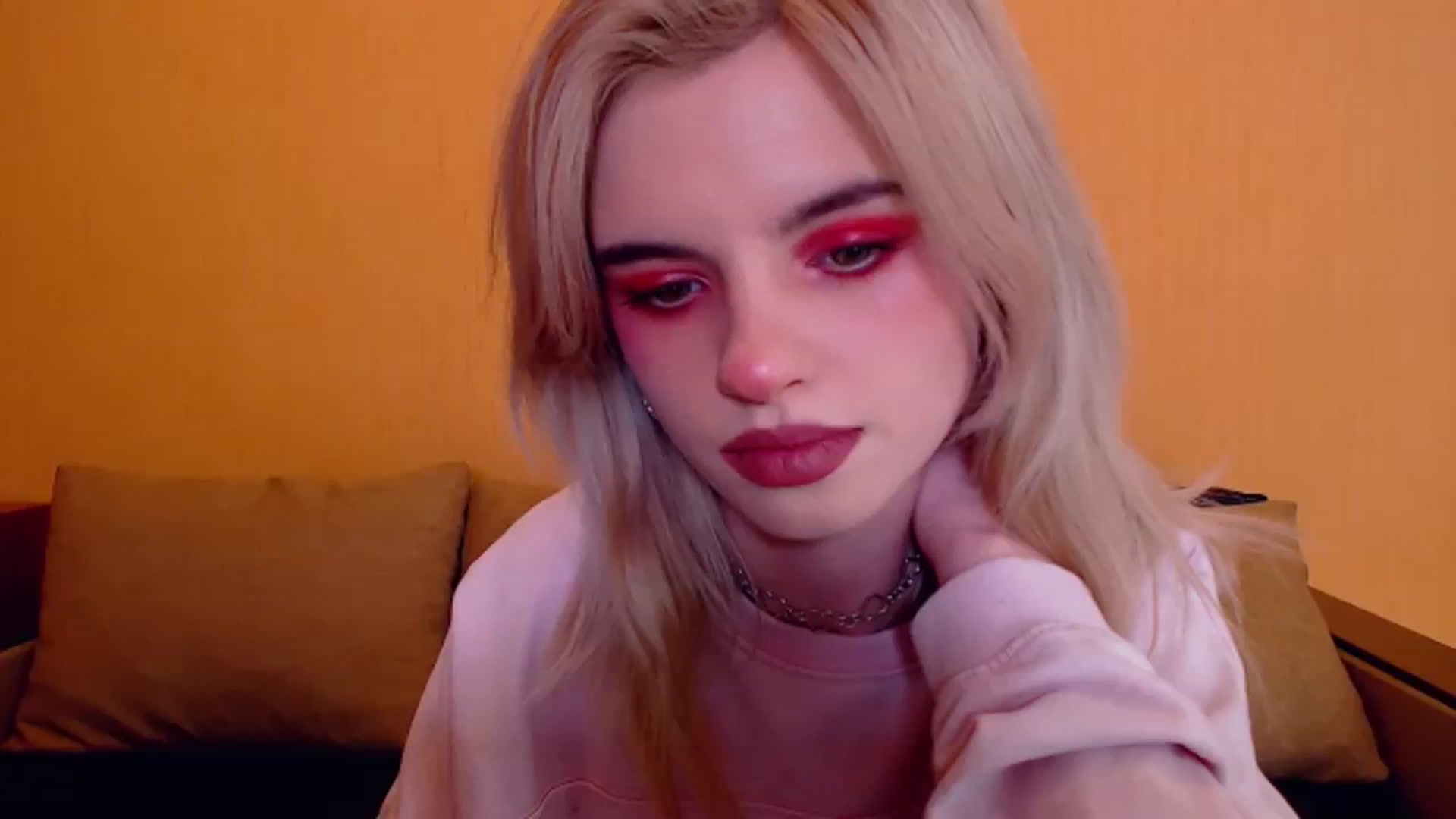 Gallery image thumbnail from Erineys's myfreecams stream on, 12/08/2023, 17:24 image 16 of 20