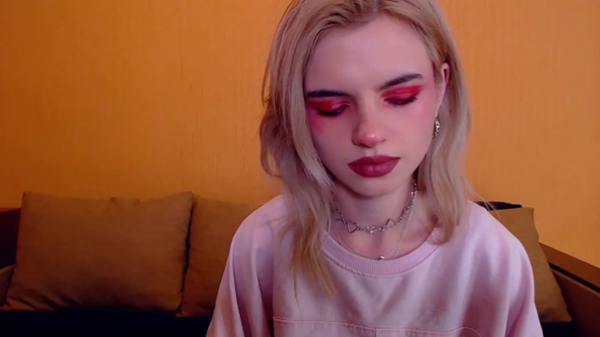 Gallery image thumbnail from Erineys's myfreecams stream on, 12/08/2023, 17:24 image 2 of 20