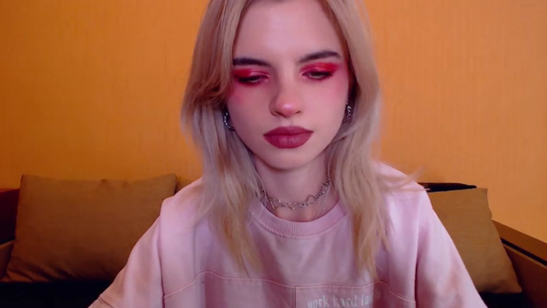 Gallery image thumbnail from Erineys's myfreecams stream on, 12/08/2023, 17:24 image 15 of 20