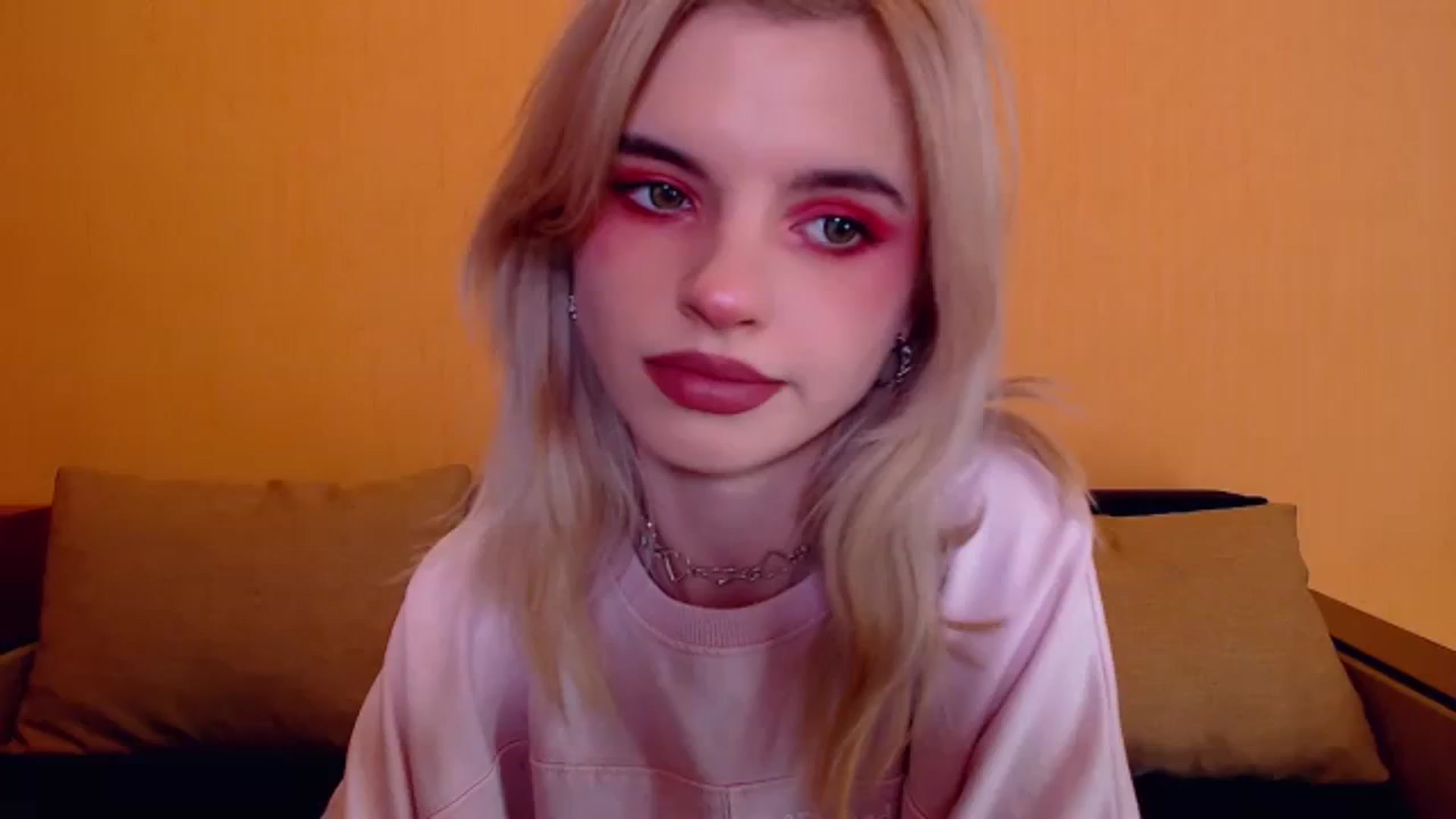 Gallery image thumbnail from Erineys's myfreecams stream on, 12/08/2023, 17:24 image 18 of 20