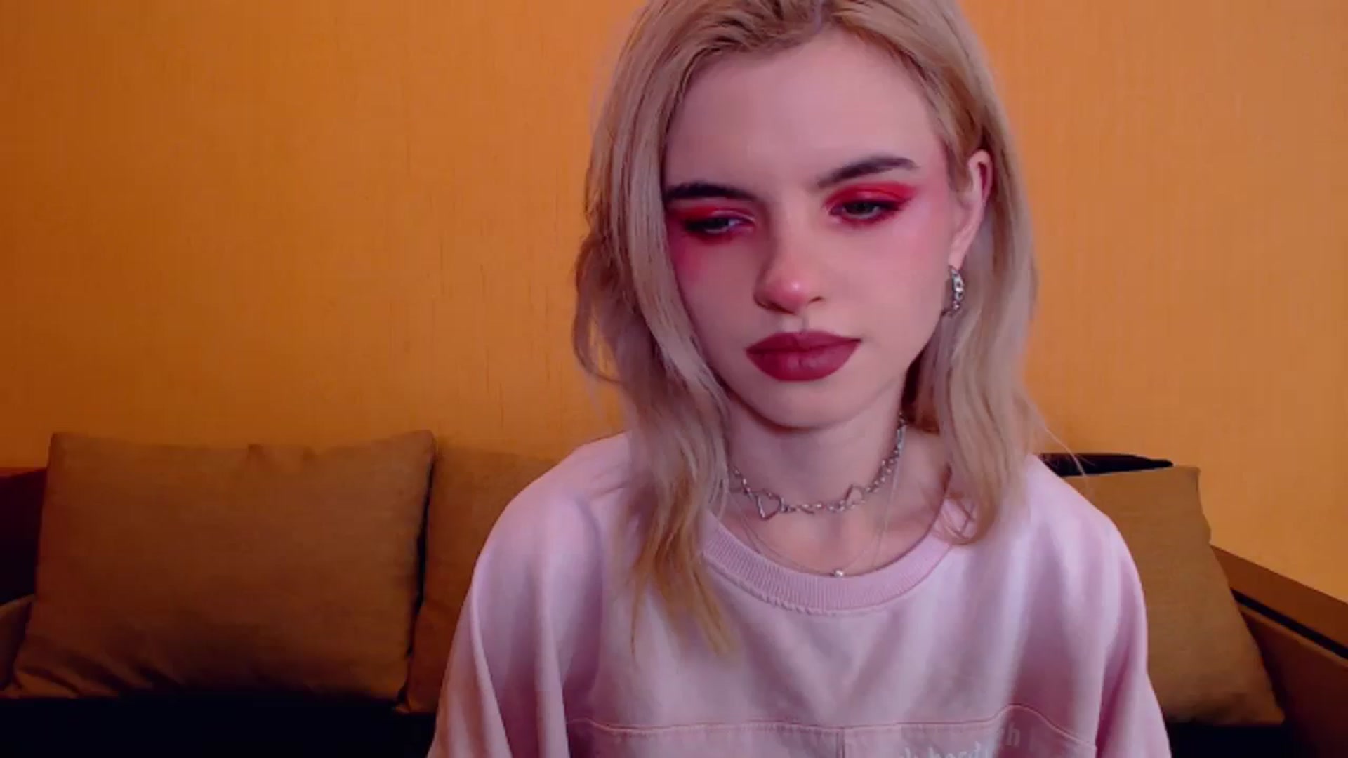 Gallery image thumbnail from Erineys's myfreecams stream on, 12/08/2023, 17:24 image 3 of 20