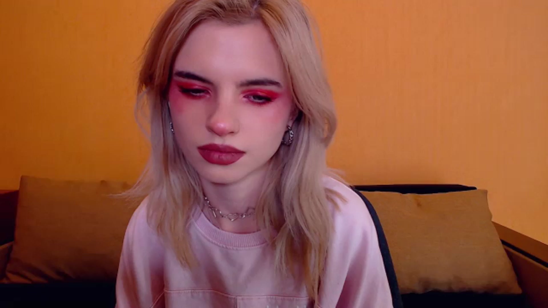 Gallery image thumbnail from Erineys's myfreecams stream on, 12/08/2023, 17:24 image 8 of 20