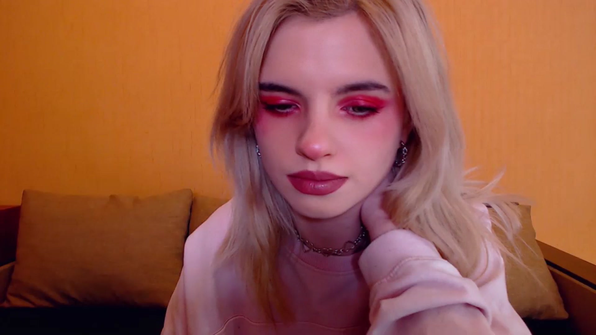Gallery image thumbnail from Erineys's myfreecams stream on, 12/08/2023, 17:24 image 17 of 20