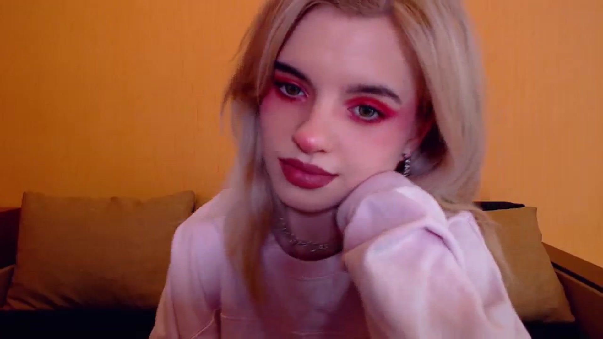Gallery image thumbnail from Erineys's myfreecams stream on, 12/08/2023, 17:24 image 14 of 20