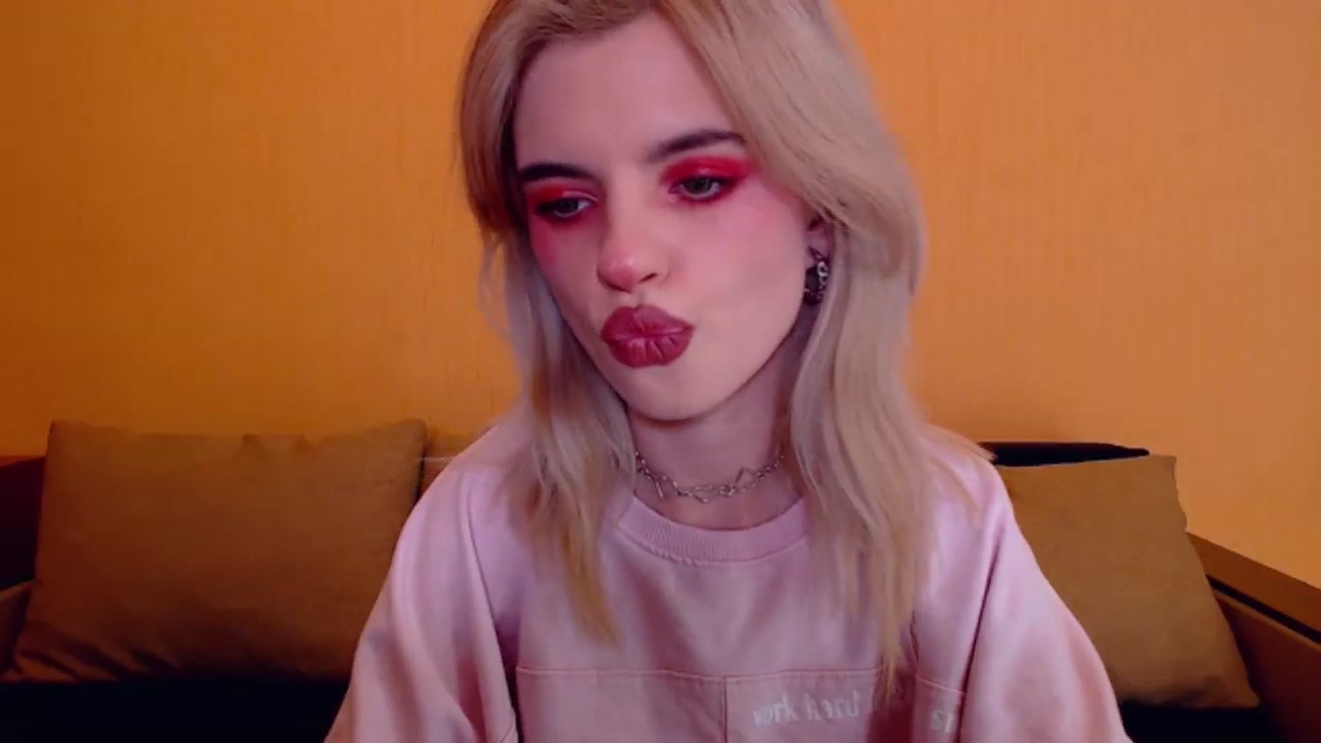 Gallery image thumbnail from Erineys's myfreecams stream on, 12/08/2023, 17:24 image 6 of 20