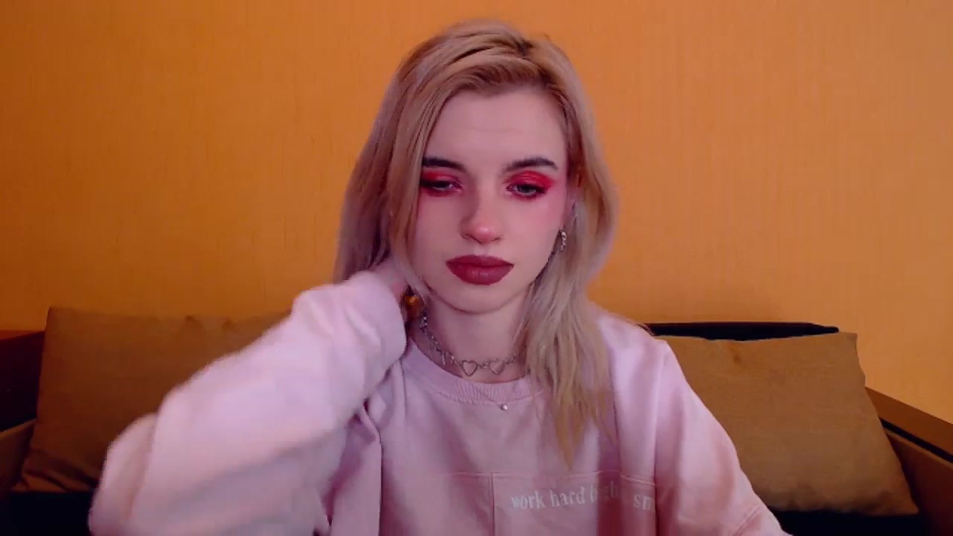 Gallery image thumbnail from Erineys's myfreecams stream on, 12/08/2023, 18:54 image 7 of 20