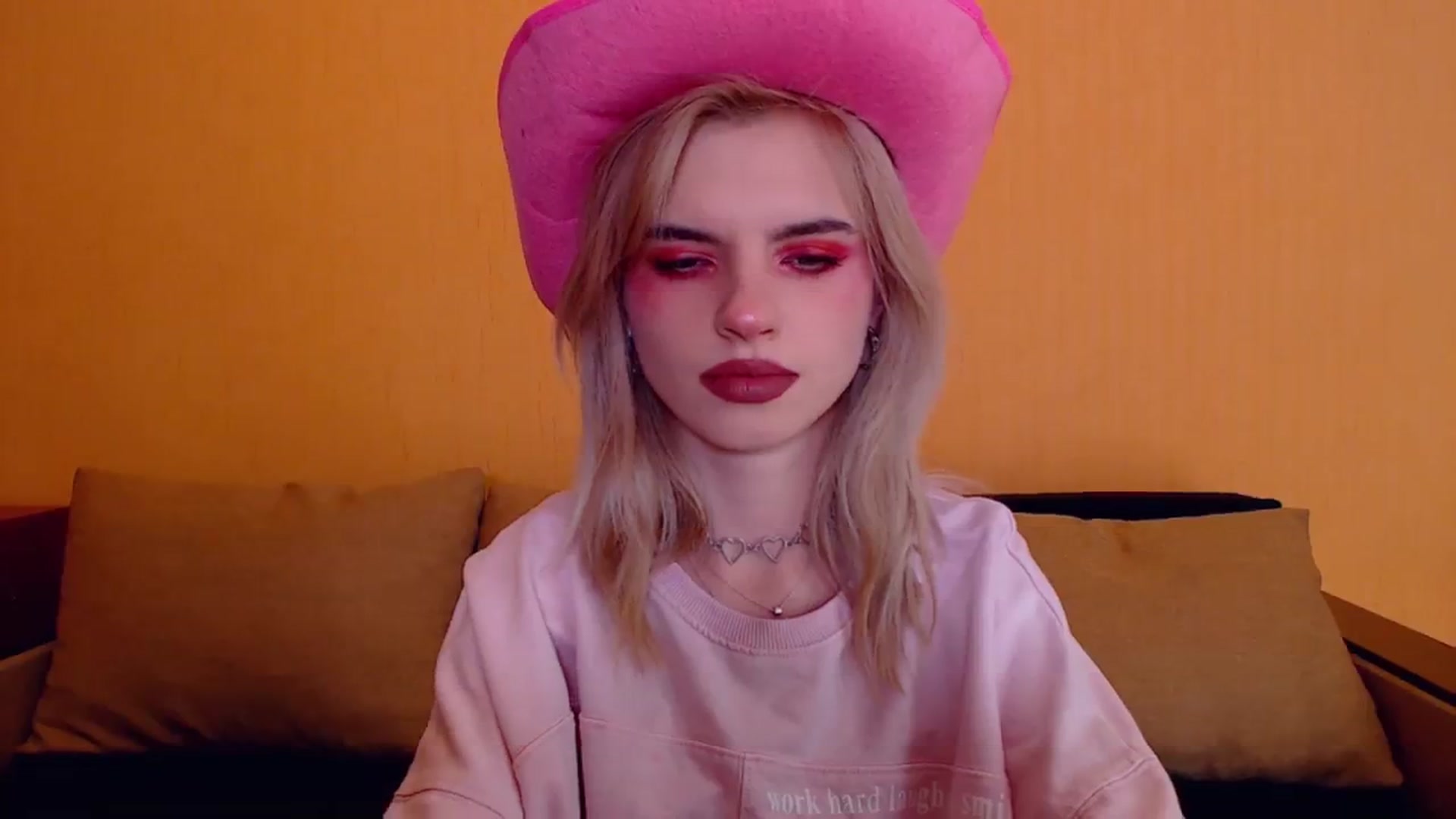 Gallery image thumbnail from Erineys's myfreecams stream on, 12/08/2023, 18:54 image 18 of 20