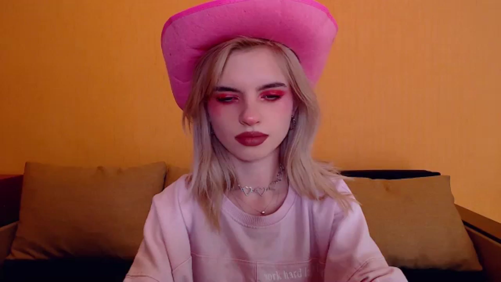 Gallery image thumbnail from Erineys's myfreecams stream on, 12/08/2023, 18:54 image 16 of 20