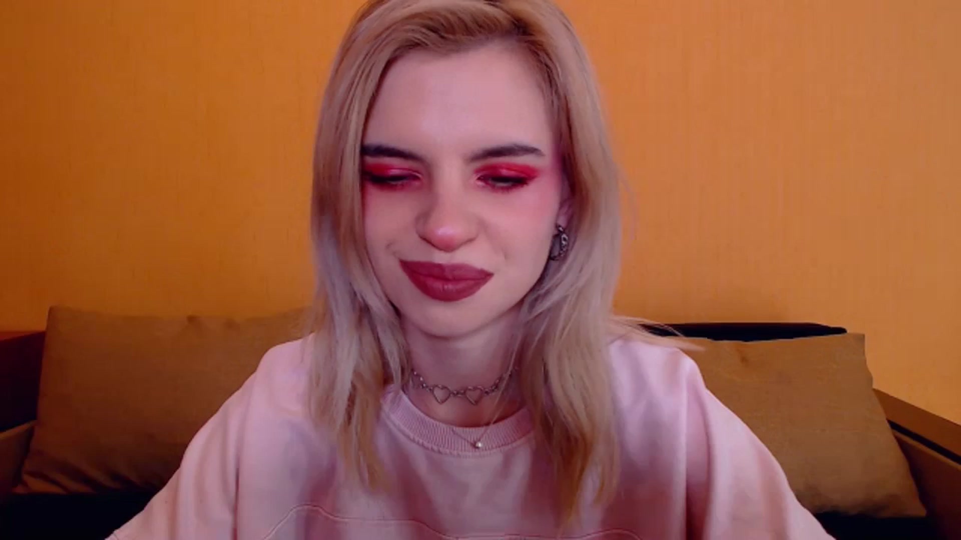 Gallery image thumbnail from Erineys's myfreecams stream on, 12/08/2023, 18:54 image 9 of 20